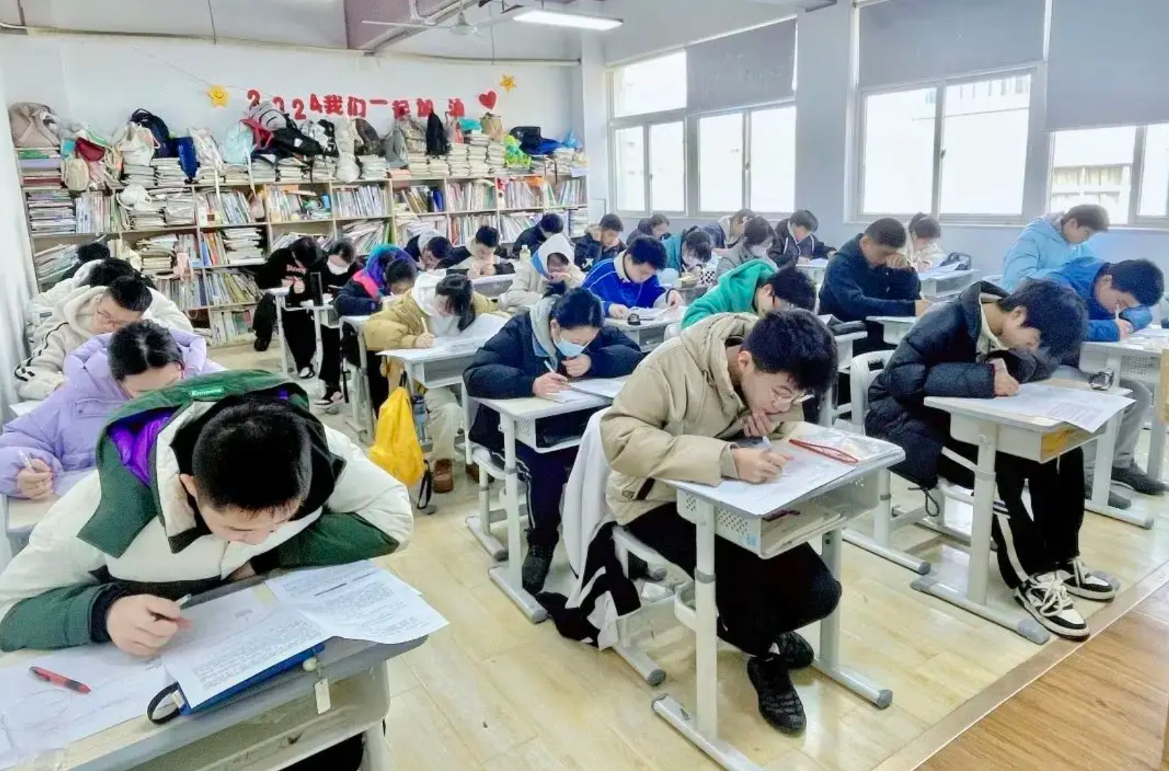 万能快查丨“万能快查” 小程序，助力期末考试成绩通知！缩略图