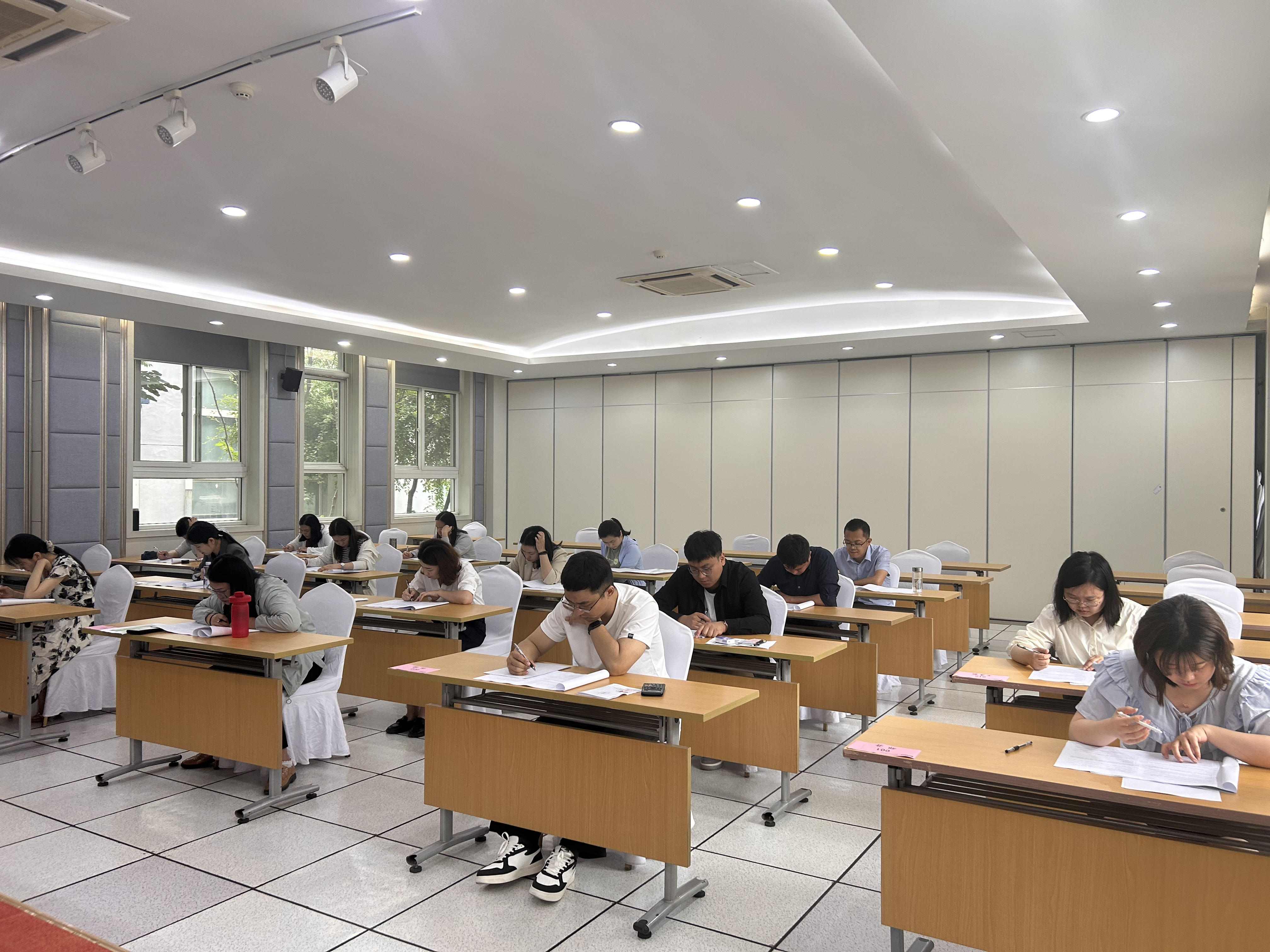 万能快查丨万能快查小程序:会考考场信息批量发布的高效解决方案!插图 万能快查丨万能快查小程序:会考考场信息批量发布的高效解决方案!插图