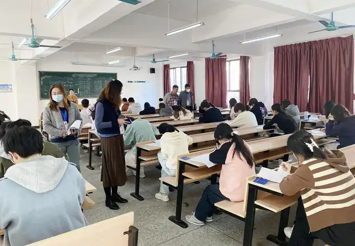 万能快查丨教师福音!万能快查小程序,轻松解决成绩通知难题!缩略图 万能快查丨教师福音!万能快查小程序,轻松解决成绩通知难题!缩略图
